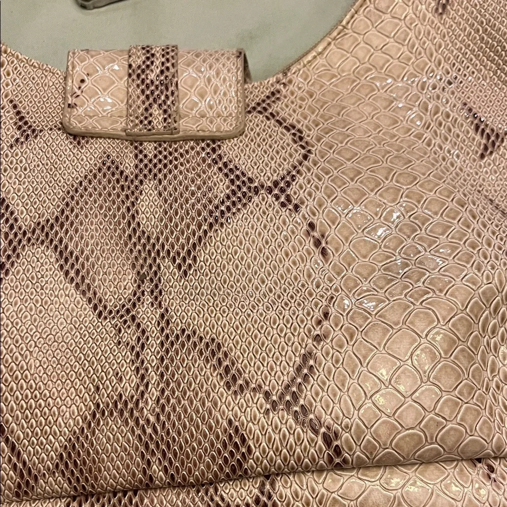 Vecceli Italy Beige Snake Print Shoulder Bag - Picture 9 of 10